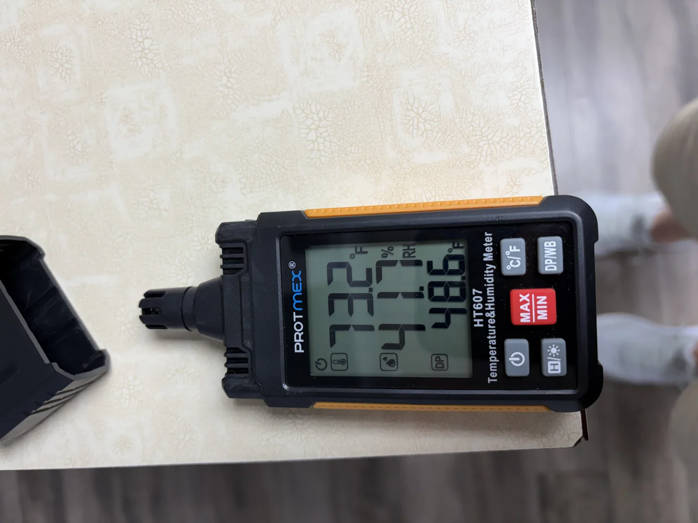 Commercial indoor temperature and humidity during mold assessment