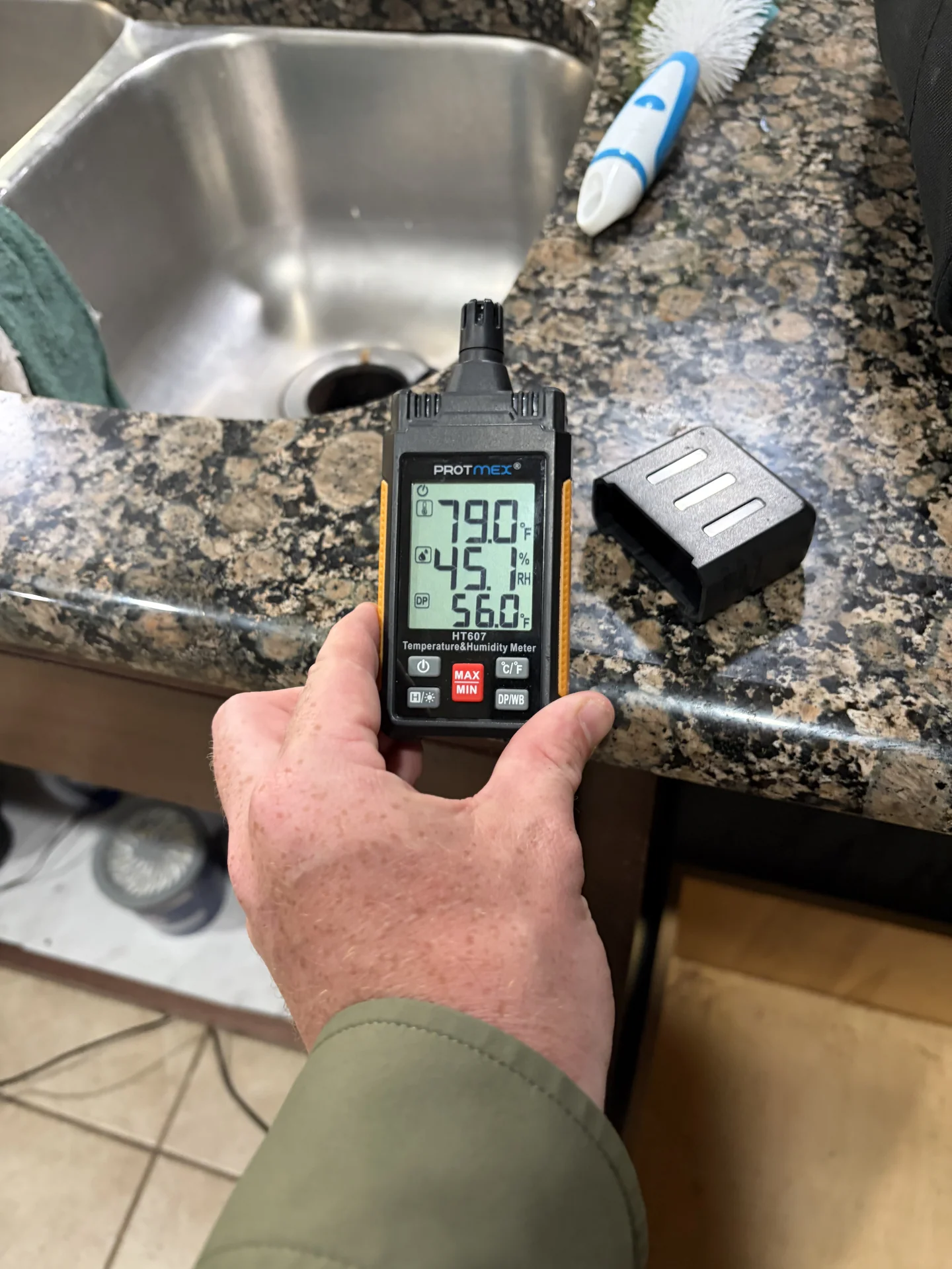 Indoor temperature and humidity during kitchen-island mold assessment